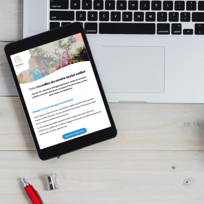 Présentation de la version responsive du site internet pour le centre social colibri sur tablette