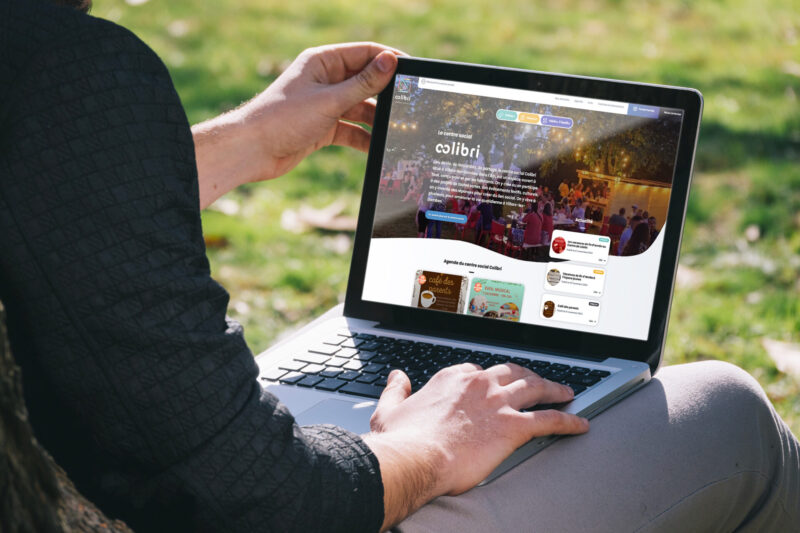 Page d'accueil du site web professionnel réalisé pour le centre social colibri par l'agence emergence graphique basée dans l'ain