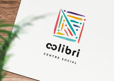 Logotype réalisé pour le Centre Social Colibri de Villars-les-Dombes, présentation du logo en situation sur document.