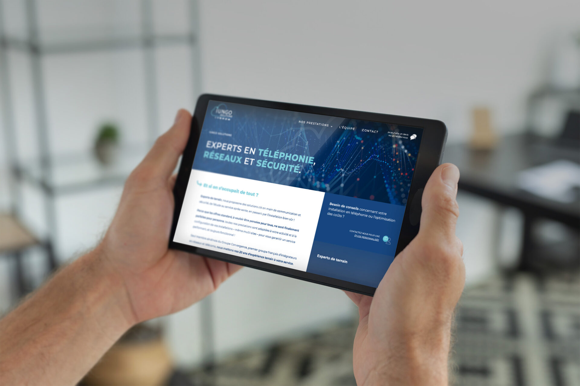 Site internet de Iungo Solutions consulté sur tablette, illustrant la conception responsive design et l'expertise d'une agence web en création de sites professionnels adaptés à tous les supports.
